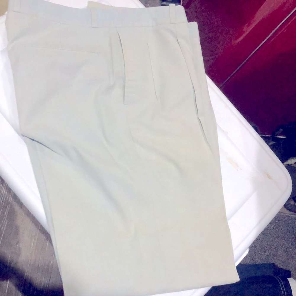 Farah Quality Men’s PALE BLUE/GRAY Lenin look dress slacks. Pleated front